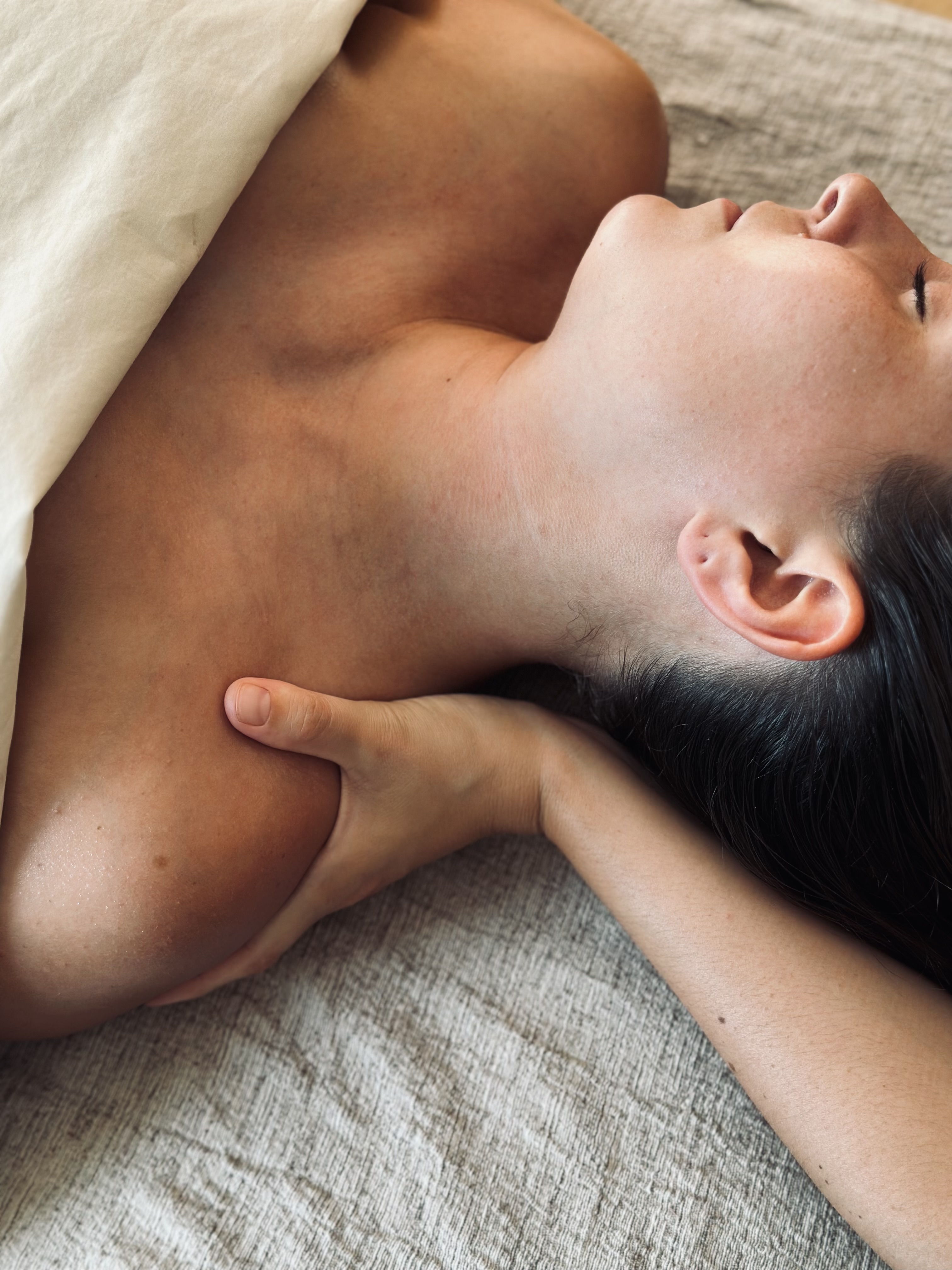 Gesicht-, Hand- und Fußmassage